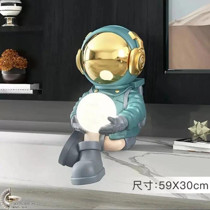 Little Astronaut sitting Led Lamp
