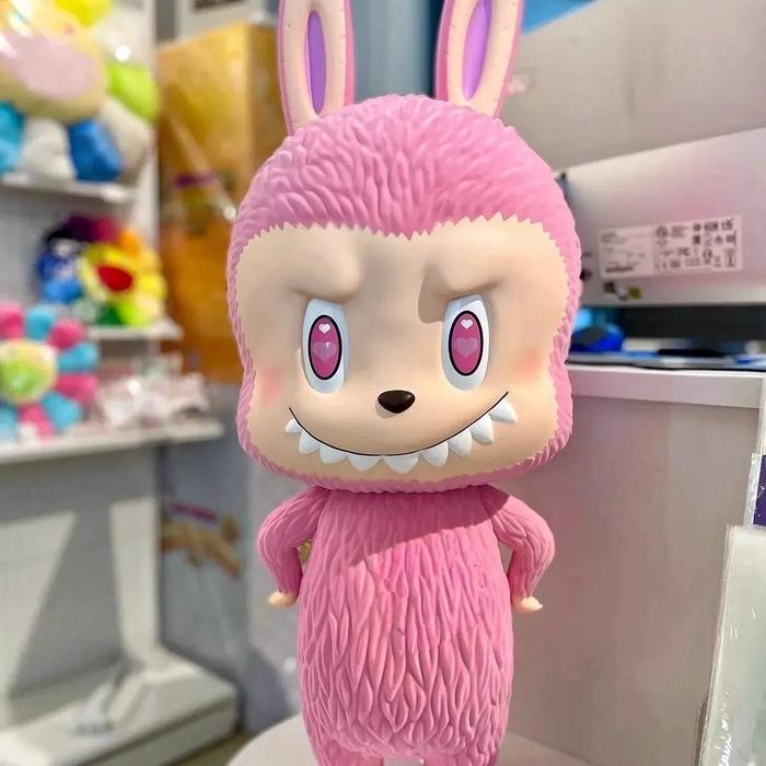 Pajangan Labub* Mega 1000 1:1 T 73cm